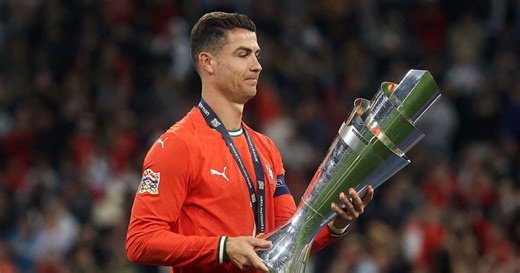 Cristiano Ronaldo se torna o primeiro jogador de futebol bilionário, diz site
