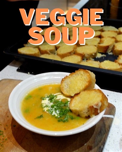 Here's the recipe for my vegetable soup with cheesy bread 🤩 it's a favourite in our house as it can be frozen for tea later in the week and it's brilliant for these chilly days 🎄 | The Radford family