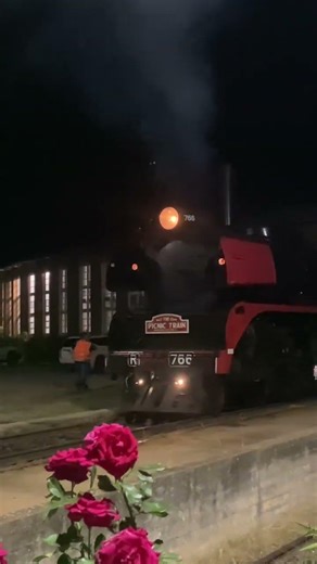 R766 heads into Junee Roundhouse to turn (30/3/25)