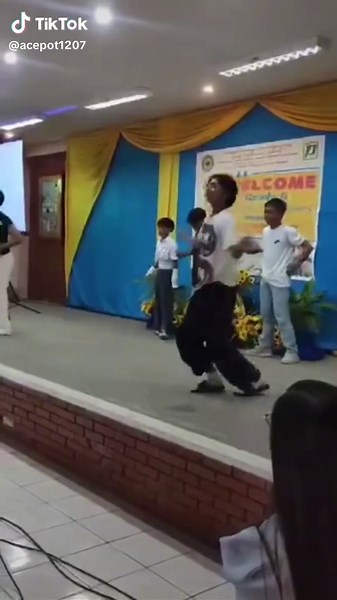 Voguing Dance Tutorial: Master the V Drop Technique