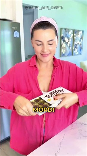 Ha deciso di insegnarle a mangiare correttamente!