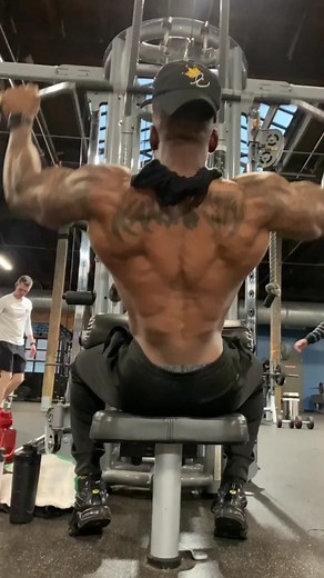 #backday #latpulldown #workout #gym #bodybuilder #bodybuilding #bodybuildingmotivation #naturalbodybuilder