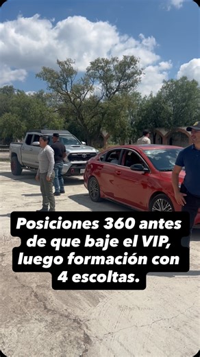 4.6K views · 7.4K reactions | Posiciones 360 antes de que baje el VIP, luego formación con 4 escoltas. 1. El chofer del vehículo de seguimiento, como está armado, también se baja para dar seguridad, luego regresa al volante. El chofer del vehículo blindado se queda al volante con el motor encendido. 2. Puerta del PMI queda abierta para facilitar la evacuación por si surge un evento en la costura. | Noble Discipline/Danny Leikin | Facebook