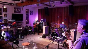 As we gear up for the release of the latest Sandbox Session jams, check out me and the boys "strutting" our way through this classic tune. What can I say? The song may say to strut, but it’s just too fun sliding on the bass in this one. You can find all of Volume 1's clips and more on my YouTube channel! ---> http://youtube.com/@rossvalorybass #sandboxsessions #rossvalory #rossvalorybass #thesandbox #newmusic #youtube #cissystrut #themeters #bassface | Ross Valory