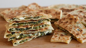 Spinach and cheese Gozleme 🇹🇷😋 | The Cooking Foodie