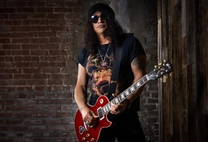 SLASH And CHRIS STAPLETON Cover FLEETWOOD MAC's 'Oh Well': Listen