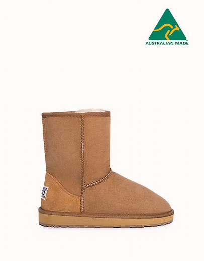 URBAN UGG® Classic Short II