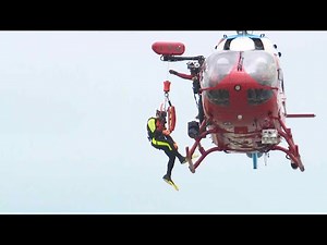 防災ヘリで流された人をつり上げ救出、大規模な“浸水”を想定した訓練