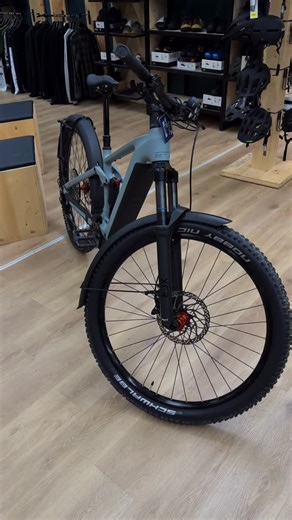 🩶Cube Stereo Hybrid One44 Pro 800 FE Vulcan n Orange 🍊 💪 Power vom Boschmotor 🔋 Großer 800 Wh Akku ⛰️ Komfortables ONE44 Fahrwerk 🛞 29“ Laufräder für Grip & Speed Ready für Trails, Touren und alles dazwischen.😎 Artikel-Nr. 102170 #mhwbike#cubebikes#schwaebischhall#bikelife#ebike#cyclinglife#cubestore#cubeone44 | MHW-Bike.de