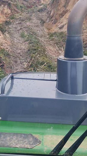 139K views · 921 reactions | Como utilizar os bloqueios em terrenos com chuva #johndeere #johndeere1510g #forwarder #loggers #BLOQUEIOS #johndeereforestry #ForwardTogether | Joao Russo | Facebook