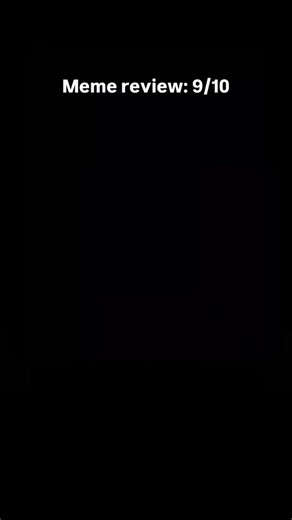 Memes on Instagram: "1997년 개봉한 영화 Titanic은 책과 로즈의 운명적인 사랑을 통해 비극 속에서도 오래 남는 감정의 깊이를 보여 주는 작품입니다. 화려한 연출보다 인물의 감정에 더 집중한 제임스 카메론 감독의 스 타일은 지금 다시 봐도 묘하게 가슴을 울리죠. 배 가 침몰하는 장면 이 아닌, 두 사람이 서로를 바라보던 순간들이 더 강하게 기억에 남는 영화이기도 합니다. 이 감정을 완성해주는 곡이 바로 셀린 디온의 *"My Heart Will Go On"*입니다. 처음 들으면 잔잔한데, 어느 순간 자연스럽게 가 슴이 벅차오르는 느낌을 줍니다. 특히 후반부의 고조되는 보컬은 영화 속 잭과 로즈의 마지막 장면과 겹쳐지면서 괜히 마음이 서늘 해지기도 하고요. 많은 분들이 "이 노 래가 나오면 왜 그 장면이 자 동으로 떠오르는지 모르겠다"고 말하 는데, 그만큼 영화와 음악이 자연스럽게 얽혀 있는 곡입니다. 1998 년 아카데미 주제가상을 비롯해 여러 상을 휩쓴 건 단