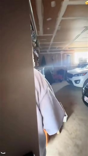 124K views · 4.4K reactions | People are scared into pranks 藍藍藍#haha #prank #funnyprank #scared #scareprank #scarecam #omg #funnyvideo #funnymoment #fyp #fypシ #foryou #foryourpage #fypシ #foryoupage #funnytiktok #fyp #funnyvideo | Scare prank | Facebook