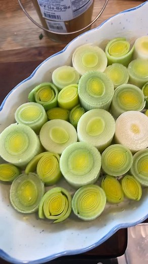 Corre Larkin on Instagram: "The French eat more leeks than us and in my opinion are better off for it. Leeks are one of my favorite ingredients to cook with. Throw in some anchovies and tarragon and I am always going to be happy. These are braised leeks in white wine and cream and they are amazing as a side dish or even on their own for lunch with some crusty bread. Make these, you won’t be sorry #cooking #dinner #lunch #eating #homecook #easyrecipe #homecooking #cookingtime #foodie #foodies #go