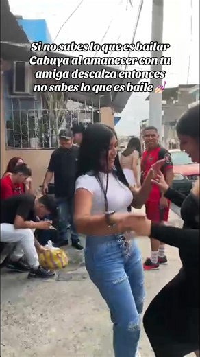 Bailando Cabuya al Amanecer con Amigas