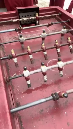 El taca taca es el mejor juego que existe en los liceos 😎#4tomedio #chile #lentejas