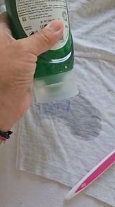 299K views · 5.2K reactions | Cum scot petele de pix de pe textile. Încă ma întâmpin cu asemenea probleme și le rezolv la fel. Sper sa va fie de folos clipul ce îl re-postez azi  #secreteleelenei #trucuridecuratenie #curățenie | Secretele Elenei | Facebook