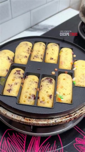Mau bikin kue pukis yang empuk, lembut, dan bersarang cantik? Rahasianya ada di langkah ini! #ResepMasakan #kuepukis