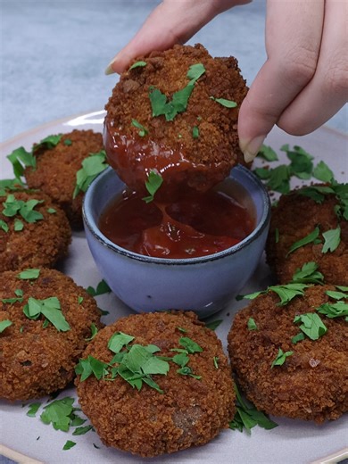 Crispy Salmon Nuggets Ingredients 480 g salmon fillet 30 g parsley 1 garlic clove 50 g Parmesan cheese 50 g breadcrumbs salt 1 egg For coating flour 2 eggs panko breadcrumbs frying oil salsa sauce #sasacooking #asmr #foryoupage❤️❤️ #nuggets #viral