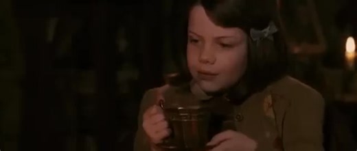 The Chronicles Of Narnia - The Lion,The Witch And The Wardrobe-Narnia Lullaby https://www.youtube.com/watch?v=yAJLaFjpDJo&list=RDyAJLaFjpDJo&start_radio=1 | PetitSun