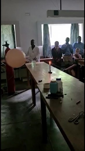 3A have been studying "Energy Changes in Chemical Reactions", so when the opportunity to gate crash Mr van Wyk's demonstration of hydrogen burning and exploding, we jumped at it (excuse the pun). #proudlyfalcon #Lilfordia | Falcon College