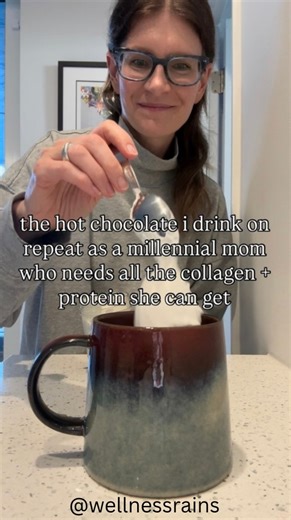 courtney | holistic motherhood made simple on Instagram: "BONE BROTH HOT CHOCOLATE ✨ recipe below, but COMMENT “COLLAGEN” if you want me to send it straight to your inbox 🙌🏻 bone broth is full of nutritional benefits: it’s rich in collagen, contains minerals + electrolytes, is high in protein and is great for gut health and it makes amazing hot chocolate, especially for us millennial moms bonus: kids like it too so be sure to make extra! YOU NEED (use organic ingredients when possible) * 1/2 c