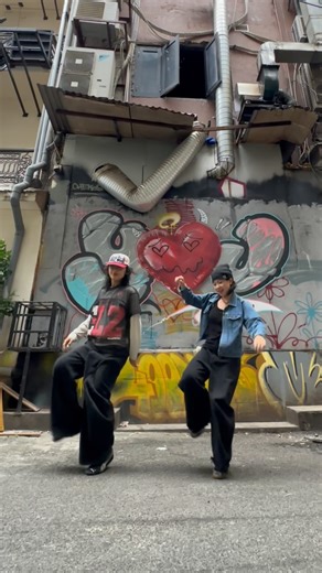 Anh Minh Hoàng on Instagram: "In Love trong bài mới của @lf.low.g ❤️❤️❤️ #hiphop #bnashor #fyp #streetstyle #vietnam #dance #imiah"