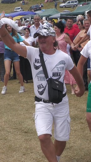 Mustafa Muće Sets the Pace with Bosnian Dance | ElektronTV