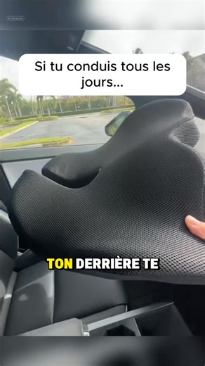 Brigade Antirouille on Instagram: "🚗 Tu conduis tous les jours et t’as mal au dos ou aux fesses ? Ton siège pourrait bien être le coupable… 💬 Commente "AUTO" pour recevoir le lien direct + un code promo exclusif pour ce siège révolutionnaire ! 🔥🎁 Les longs trajets, les bouchons, les heures passées assis en voiture… ➡️ Résultat : douleurs au bas du dos, fesses engourdies, posture écrasée 😫 Mais ce petit accessoire que tu vois là peut changer complètement ton expérience de conduite 👇 ✅ Il so