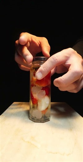 一口でハマる危険ないちご酒 Fresh Strawberry Elixir #shorts