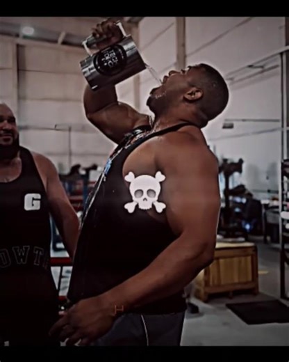 “Who can lift this 20 kg mug?”💪 |#gym #gymmotivation #strength #heavylifting#strongman