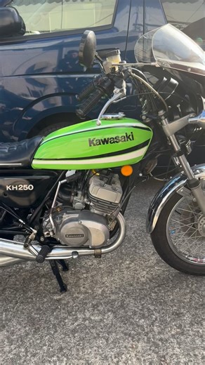 鉄馬工房 on Instagram: "#KH250 #茨城県A君‼️ 🌟ワイヤー交換/点火系修理/ギヤ抜け修復/シート張り替えまで完了✅後はブレーキホース待ちです👍絶好調でございますよぉ〜♬♬♬ ⭕️㊙️動画🎥は、 https://lite.tiktok.com/t/ZSkycaqAf/ TikTok→#hrk8198 🌟販売車輌ページ‼️ https://www.bds-bikesensor.net/shop/client/ 55646 ※検索サイトより中古車バイク→バイクセンサー→ショップ検索→鉄馬工房‼️ 🌟パーツ販売ページ‼️ ※現在製作中........ 🌟ヤフオクも見てねぇ〜 https://auctions.yahoo.co.jp/seller/58vcgjAVbxwh2VxTqa2EzP3BdoJ4?user_type=c 🌟ウェットブラスト処理/GUNKOTEペイント/メラミンペイント/メーター修理/クロームメッキ加工処理ご依頼にはLINE又はmailにて加工/処理を行いたいパーツを写真で下さい！！確認後お見積もり納期のご連絡を差し上げます ✉️ bi