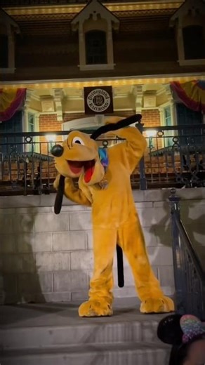 Pluto at Disneyland #disney #themeparks