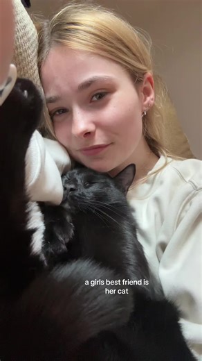 Claire Dunphy (@sexyblondedragon)’s videos with original sound - 2000s pop hits