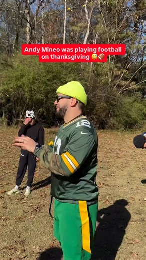 Andy Mineo broke out the pigskin for some backyard football yesterday for Thanksgiving❗️🏈 Could U beat him❓🤔 | RadioU