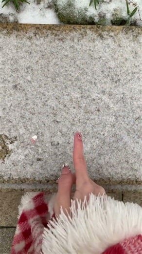 It's a shame that my beautiful long fingernails are broken while painting. #shorts