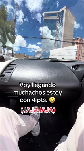 Llegando con Cuatro: Humor y Fiesta