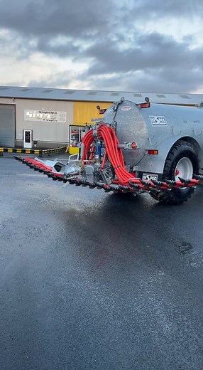 A New Hi- Spec 2600 gallon slurry tanker fitted with a Mastek 7.5 metre trailing shoe Sold and away locally this evening. Many thanks again to the new owner for your continued business 👍🏻 #hispec #hispectanker #hispec2600 #mastek #trailingshoe #sold #longford