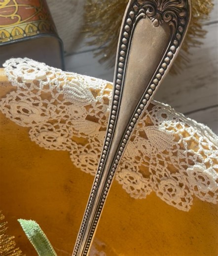 Sweet Caroline… like the song 🎶 on Instagram: "“Christmas In The Kitchen” ✨ 11/29 Please comment to claim. Venmo, PayPal FF or Square payment. Shipping from Illinois. Thanks for being here! 1- TWO CLAIMED Vintage silver plated sugar shaker, $24 6” tall ~ marked from The Brown Derby Hollywood, CA … FOUR AVAILABLE /matching 2- Antique red/green/white paper label cigar tin, $28 5” tall, 4” opening 3- Vintage Wheaton glass bottles with corks, $6/each 3.5” tall ~ Claim red, green or both 4- C