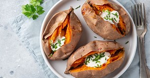 Cette technique est la meilleure pour cuire vos patates douces en seulement 5 minutes