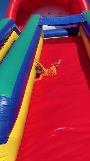 Having fun at the Fall Festival 🎃 #ohno #babygirl #bouncyhouse #inflatableslide #fail #imok #fallfestival #shesalright #tryagain@zachdosch1