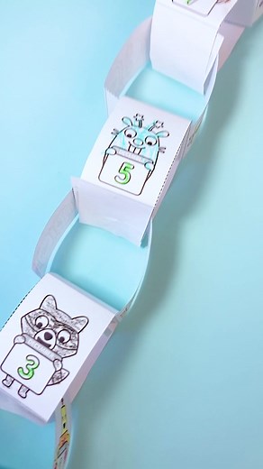 It's December 1st, which means it's the perfect day to start our paper chain printable to count down to the holidays! ✨ Check out this printable and more at sagomini.com/printables 🖨️ #sagomini #holidaycrafts #toddlersoftiktok #craftsforkids