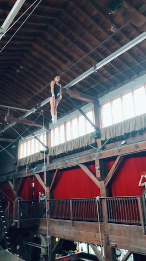 When your girlfriend is a badass... #trapeze #circus #girlfriend #couplegoals #flips #tiktokpartner #flyingtrapeze #seattle