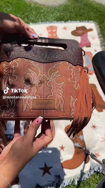 My two current favorite bags 🤎 Can’t stop switching between them — both so cute and easy to style! @Rustic Charm Bootic #BagLover #MyFavoriteBags #BagTok #DailyBags #CrossbodyBag #ToteBag #Wrangler #MontanaWest #OOTD #AestheticBags #BagLover #MyFavoriteBags #BagTok #DailyBags #CrossbodyBag #ToteBag #Wrangler #MontanaWest #AestheticBags