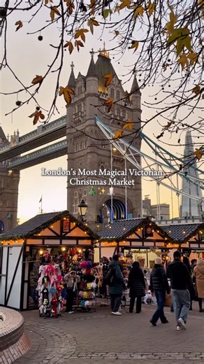 Aleksandra Aknin on Instagram: "London’s Most Magical Victorian Christmas Market 🎄✨🕯️ ⁣ ⁣ Twinkling lights, wooden chalets and the Thames shimmering beside one of London’s most iconic landmarks — this festive market feels like a scene straight out of a Dickens novel. Think mulled wine warming your hands, the smell of roasted chestnuts in the air, traditional carol music drifting through the crowd, and stalls filled with handcrafted gifts, festive treats and nostalgic decorations.⁣ ⁣ With Tower