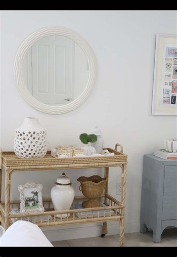 Same same but different 🪞🤍 swapped mirrors for this bigger, less yellow option from HomeGoods 🙌🏼 @HomeGoods #homestyle #homegoods #homegoodsfinds #homedecor #homestyling
