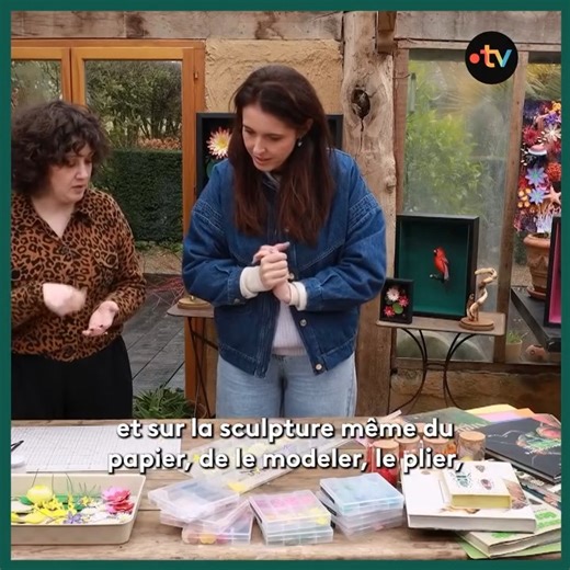 Spécialiste des fleurs et animaux en papier, Pauline Fort sculpte avec délicatesse des œuvres qu’elle expose sous verre, à la manière d’un cabinet de curiosités. Un art minutieux où nature et imagination se rencontrent. | Silence ça pousse