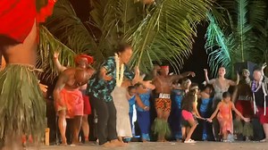 10K views · 621 reactions |  A decisive moment on stage: Dwayne "The Rock" Johnson joins his mother, daughters, and aiga (family) in performing the sacred Samoan dance, the Taualuga. The mana is real. #100pasifika #samoa #samoan #therock #polynesian #reelsvideo #reelsvideoシ #reelsitfeelsit | 100% Pasifika | Facebook