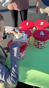 Pull the string prize game in public makes people happy | TW's America