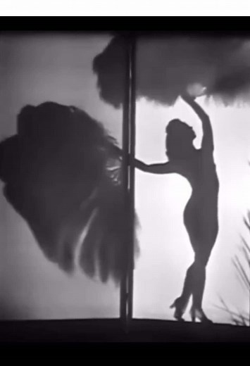 Sally Rand got arrested a million times for her burlesque performances!! #burlesque #fandance #1940s #1930s #dance #history #dancehistory