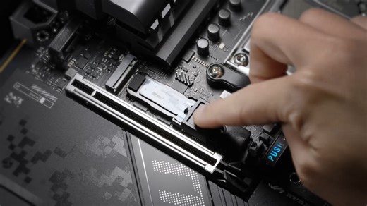 🔥Hãy chiêm ngưỡng M.2 Q-slide mới trên ROG Strix X870-F! Gắn SSD M2 của bạn dễ dàng như một chuyên gia mà không gặp rắc rối—hỗ trợ SSD M2 kích thước 2242, 2260, 2280! 🚀 Tận hưởng việc nâng cấp đơn giản! 😎 #ROGX870E #ROGX870 #Ryzen9000CPUs #AsusEZDIY | ASUS Republic of Gamers